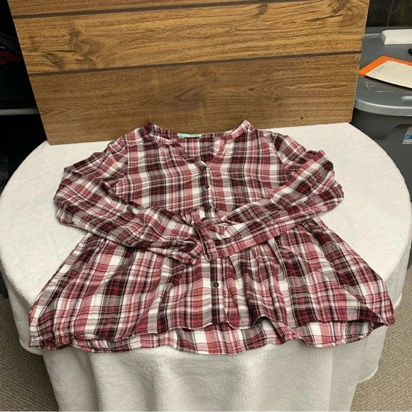 Maurice’s red plaid medium top baby doll style full button - Picture 9 of 9